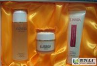 溫州伊琳達(dá)化妝品連鎖批發(fā) 專業(yè)補(bǔ)水套裝供應(yīng)，打造健康水潤(rùn)肌膚